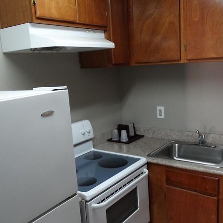 Regency Inn And Suites Humble Esterno foto