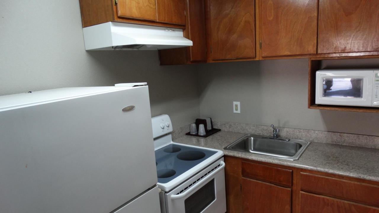Regency Inn And Suites Humble Esterno foto