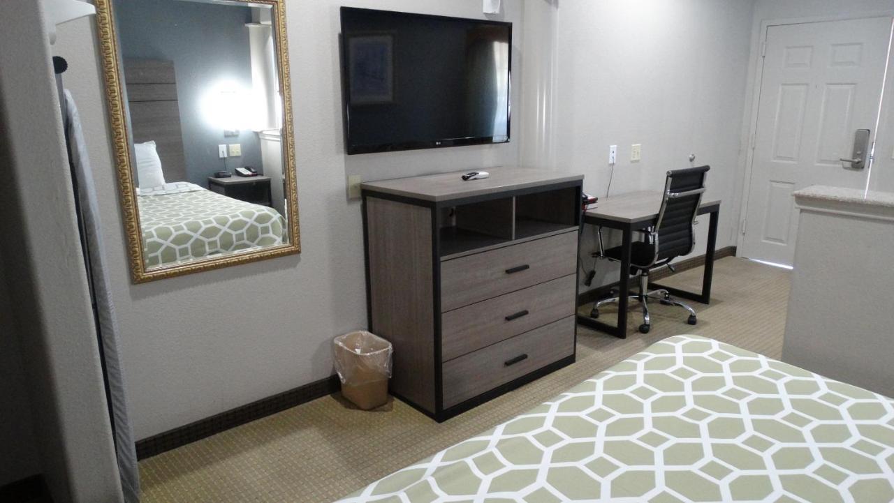Regency Inn And Suites Humble Esterno foto