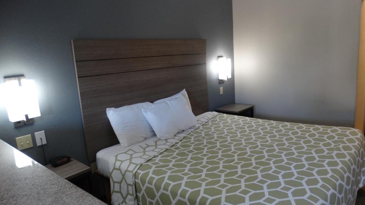 Regency Inn And Suites Humble Esterno foto