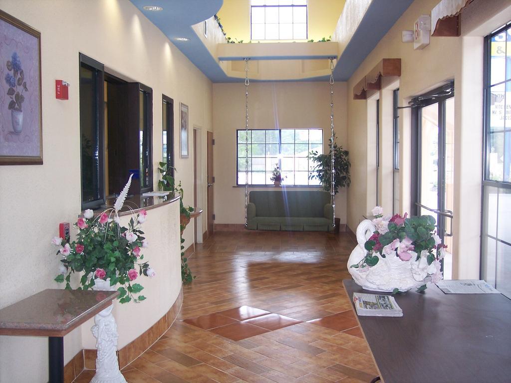 Regency Inn And Suites Humble Esterno foto